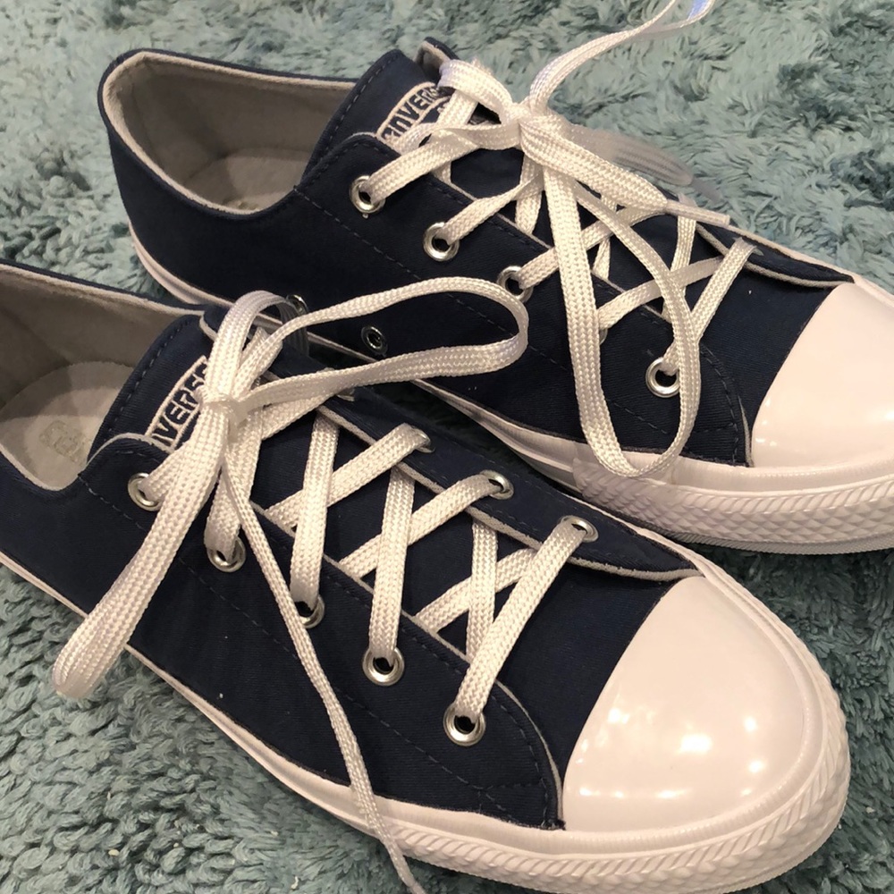 NEAR PERFECT CHUCKS, size 8, navy blue/white